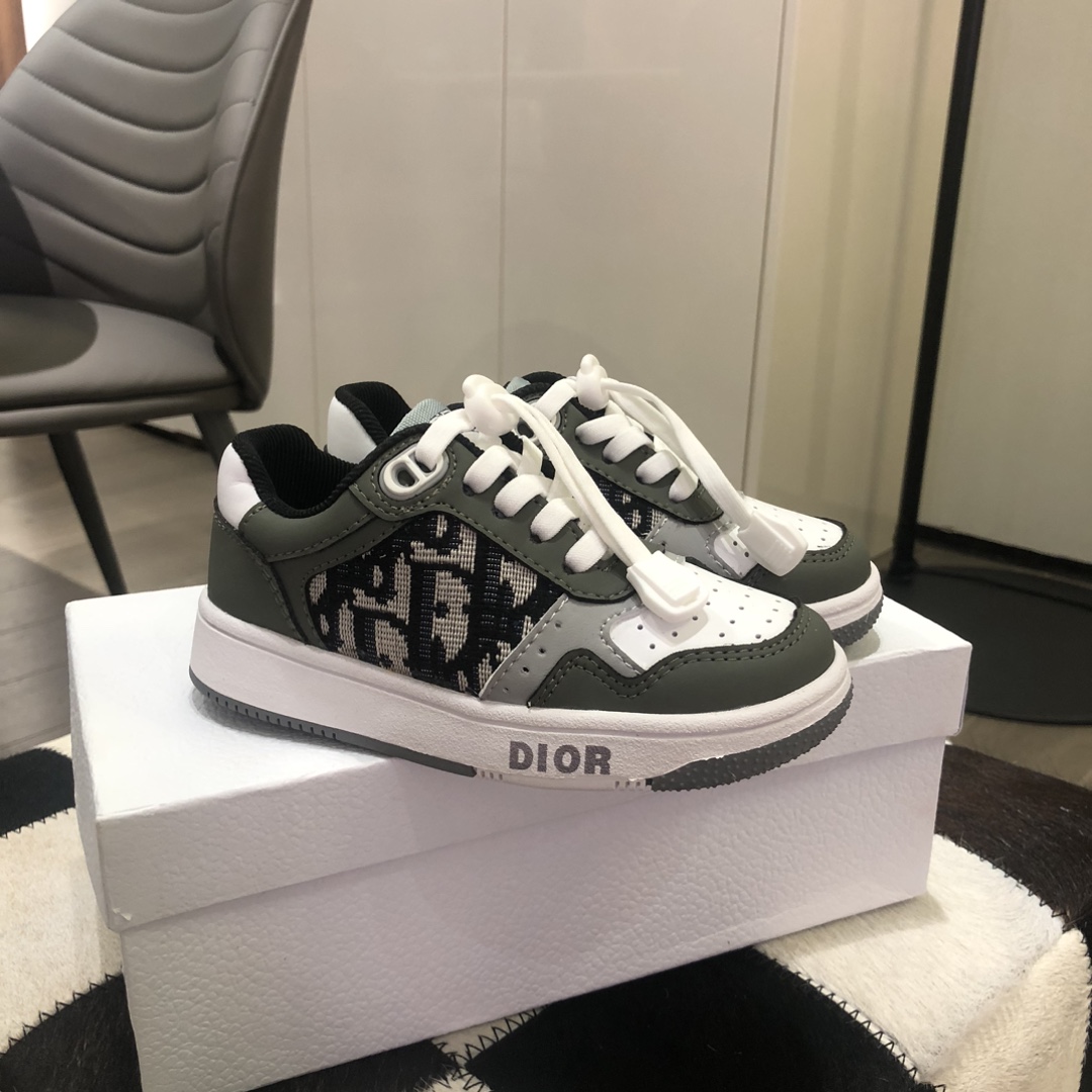 Children's shoes child